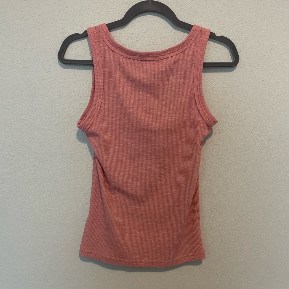 Button Detail Tank - Picture 6 of 6